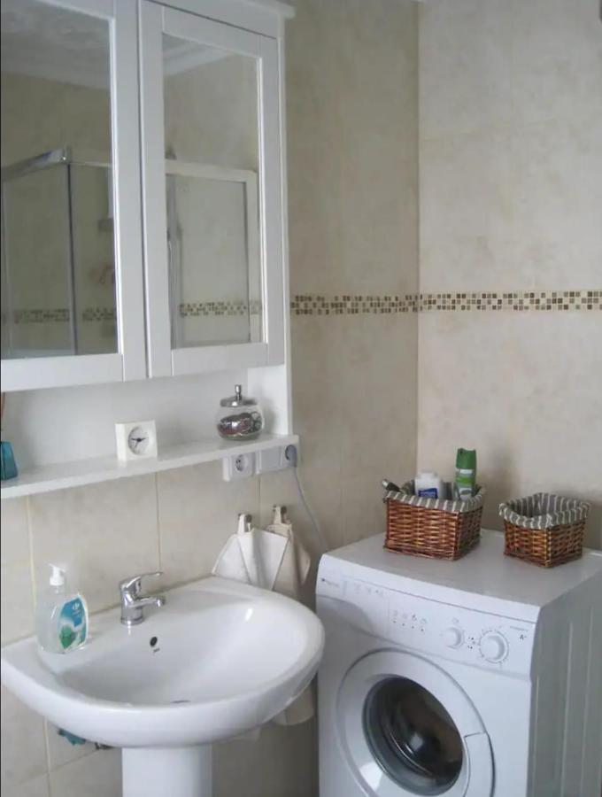 Apartamento con terraza, tipo ático, dos dormitorios y salón con sofá cama Jerez de la Frontera Esterno foto