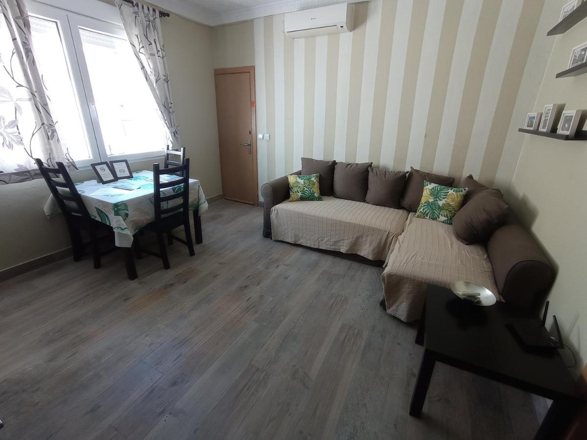 Apartamento con terraza, tipo ático, dos dormitorios y salón con sofá cama Jerez de la Frontera Esterno foto